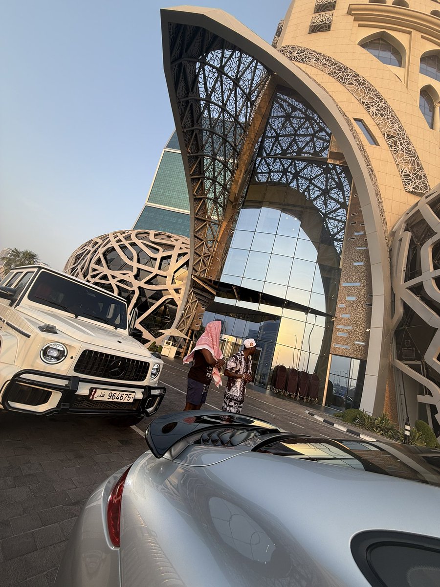 j_ayyd's tweet photo. A year ago in Doha with Dax came to visit him with this g wagon and he was like “watch I’m getting this soon Jay” guess who owns 2 now? 

Motivated ngl congratulations brother @thissdax https://t.co/B9C3UT3nhE