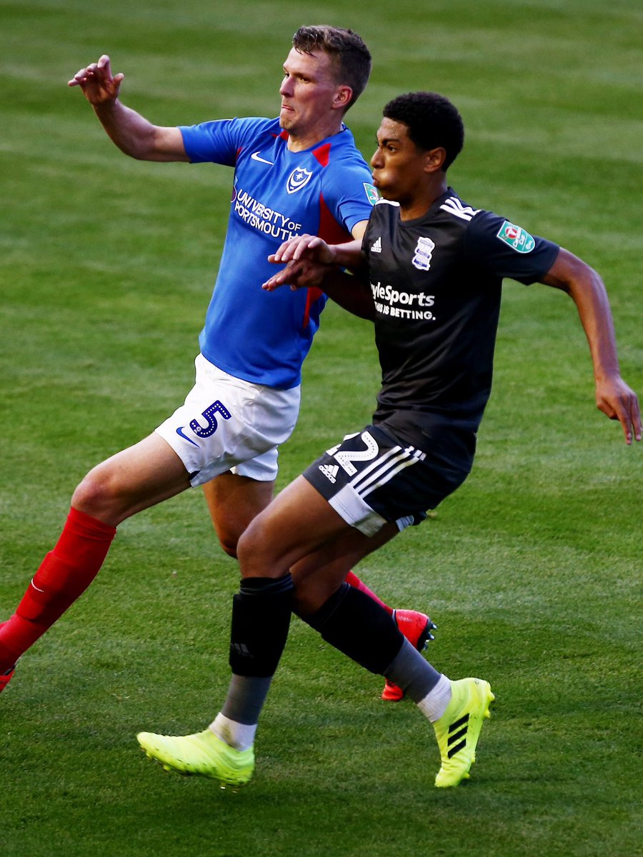 BellinghamBRA's tweet photo. 📲 Atualização do Birmingham City com Jude Bellingham no Instagram.

“#NesteDia, em 2019, o jovem Jude Bellingham fez sua estreia profissional contra o Portsmouth, tornando-se o jogador mais jovem da história dos Blues. 💙” https://t.co/SSweh6QweX