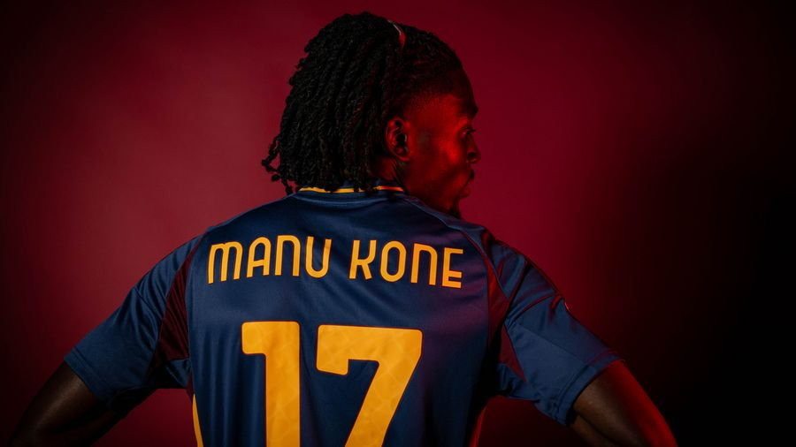 UtdXclusive's tweet photo. 🚨 NEW: A move for Manu Kone largely depends on whether Jason Wilcox is sold. Christopher Vivell was one of those who recommended the midfielder, but Michael Carrick may prefer either a player with proven Premier League experience or a Tchouaméni-type profile. As a result, there is not yet full consensus within the club on pursuing Kone.

[@JacobsBen, @UnitedStandMUFC]