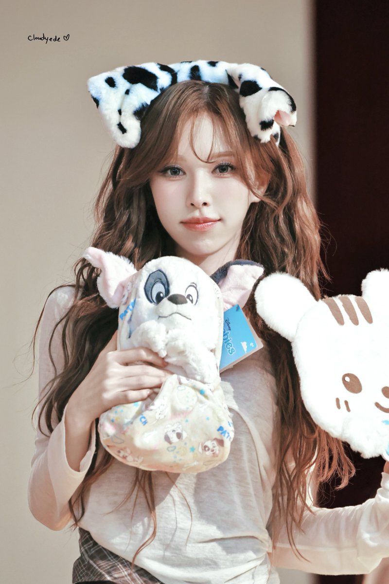 cloudyede's tweet photo. 260806 메이크스타 팬싸 Makestar fansign 
🐶😖🤏🏻

#WENDY #웬디 #RedVelvet #레드벨벳 https://t.co/hDkGQ24H84