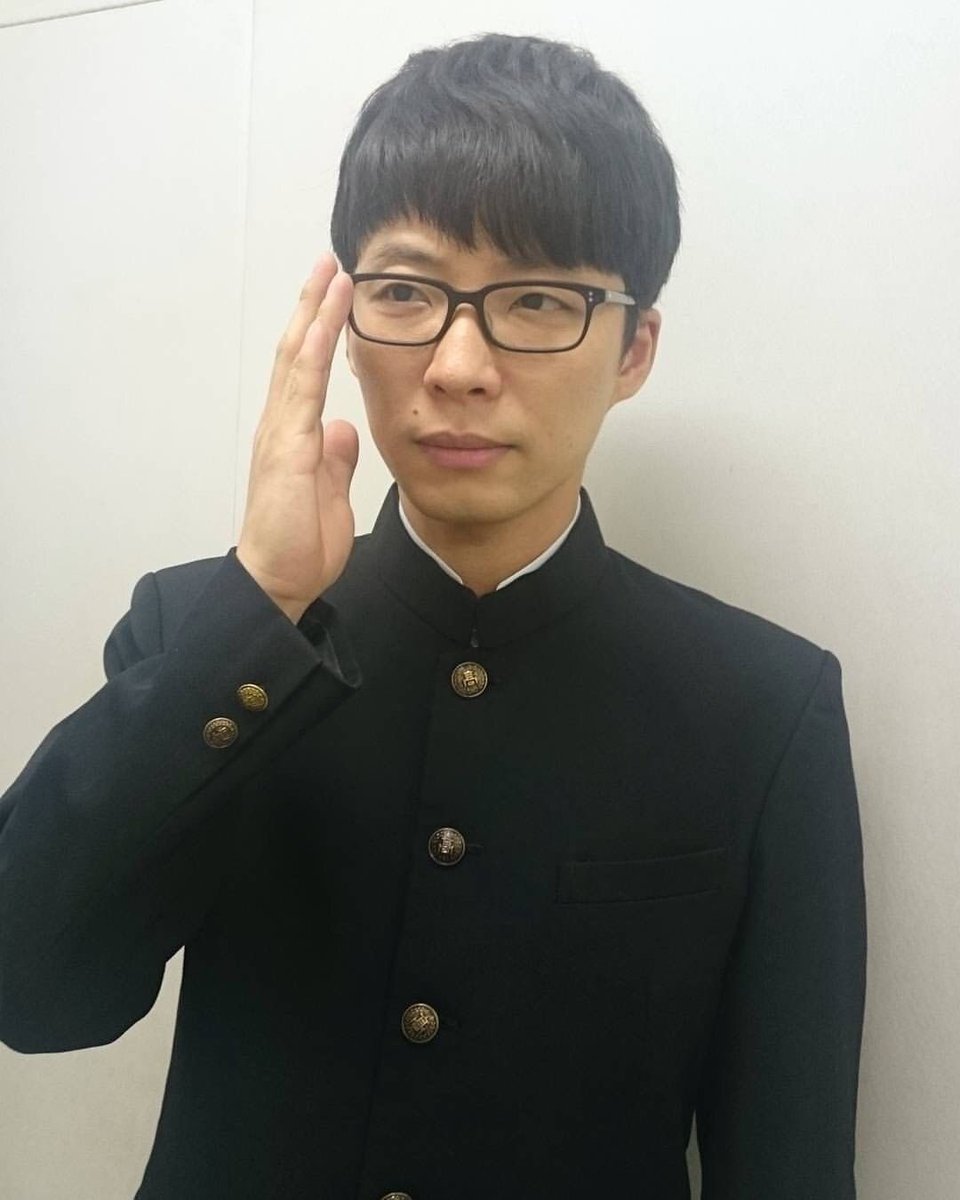 eraera404's tweet photo. # 고딩입심 .. 이부키가 시마한테 졸업식날 가쿠란 두번째 단추 뜯어서 주는 상상… 두번째 단추는 심장과 가까우니까 이걸 주면 내 마음을 주는거래// 시마 얼굴 개빨개짐 https://t.co/qyOdD8go74