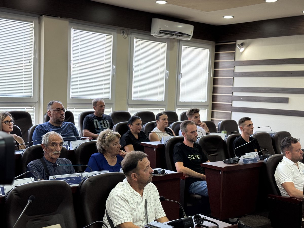 UNDP_Kosovo's tweet photo. 🚀 Together with the Municipality of Štrpce/Shtërpcë, we launched #InMotion and Growing with Your Business (GYB), supporting 14 local businesses with mentoring and expert support to grow and strengthen the local economy. #EconomicResilience https://t.co/RlfTyw6rw8