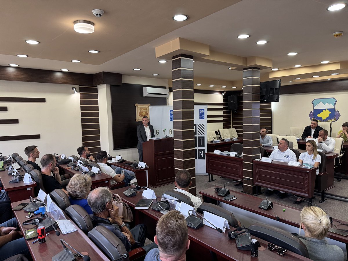 UNDP_Kosovo's tweet photo. 🚀 Together with the Municipality of Štrpce/Shtërpcë, we launched #InMotion and Growing with Your Business (GYB), supporting 14 local businesses with mentoring and expert support to grow and strengthen the local economy. #EconomicResilience https://t.co/RlfTyw6rw8