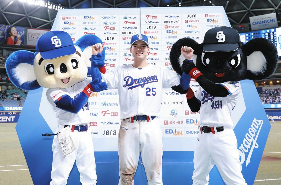 gnomotoke's tweet photo. 中日・石川昂弥、「絶対Aクラス入りたい」お立ち台で力強く宣言！8回に決勝の2点適時二塁打で3連勝、広島が敗れチームは5位浮上（中日スポーツ）-Yahoo!ニュース https://t.co/5ssIdcdEDp

中日がヤクルトに本拠地で3連勝。5位・広島が巨人に敗れたため、5月9日以来の最下位脱出となった。 https://t.co/qEkuujM8Xg