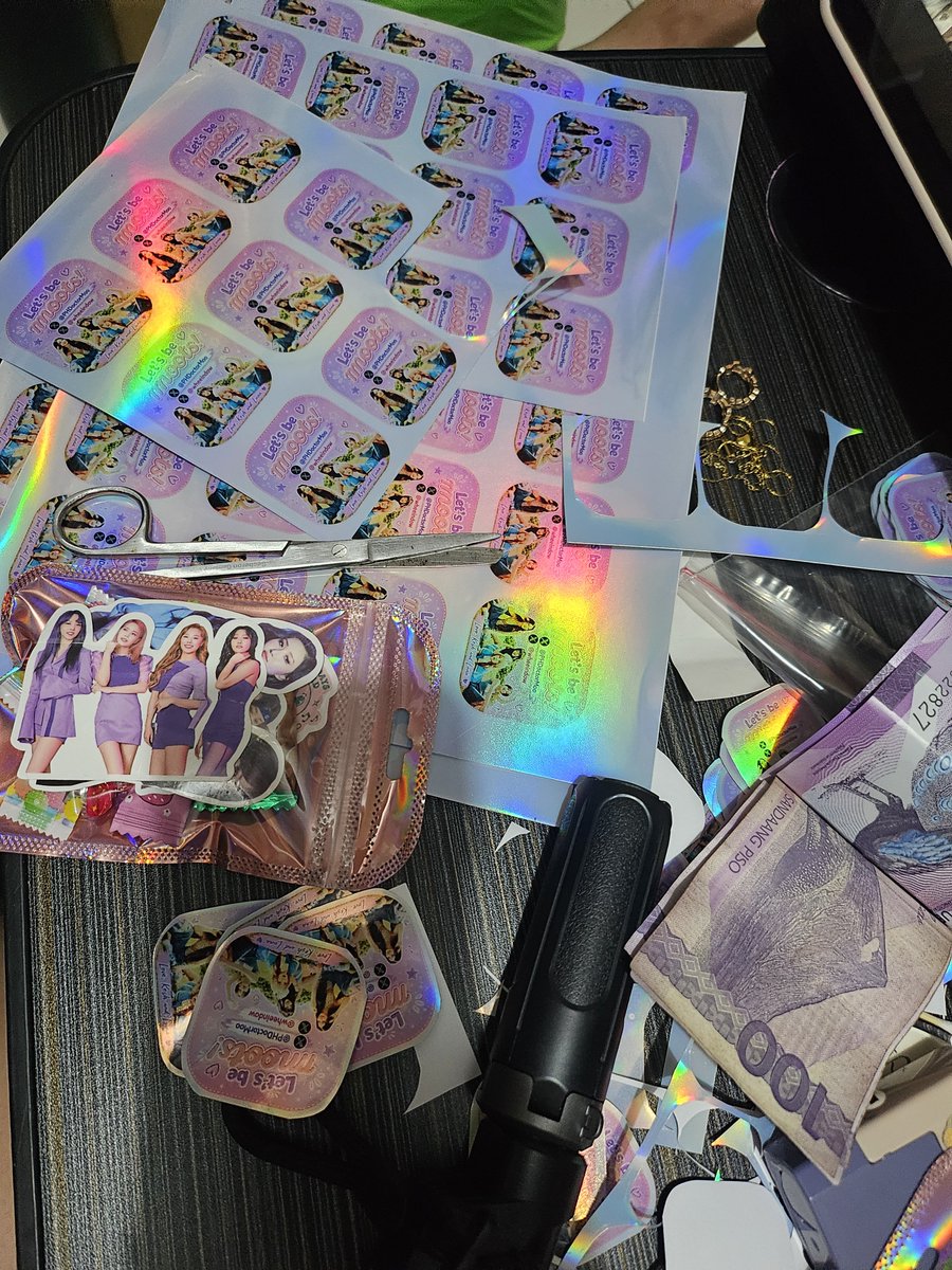 wheeindow's tweet photo. Last minute freebie packing with @PHDoctorMoo 

Pakiubos to pls 🫶🏻.
Pahingi din kami freebie pls https://t.co/Lu69iQxSOA