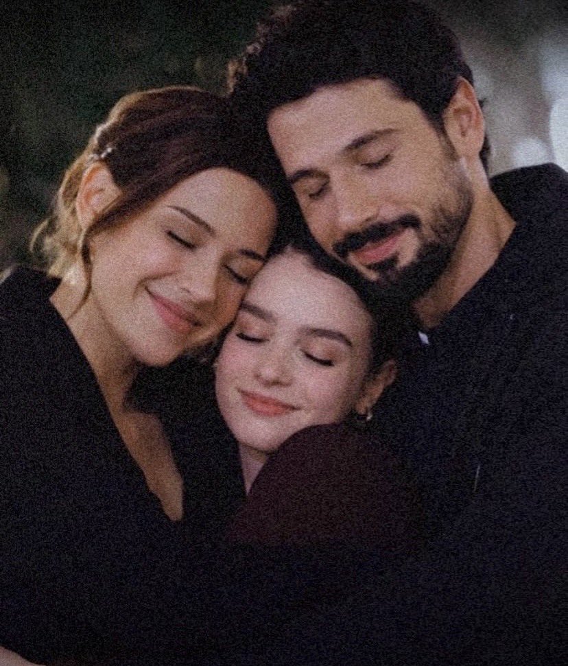 itscheezes's tweet photo. @enginaykanat the most and fastest failed mission i’ve ever seen and witnessed in my life — they are trying to divide three people at once ( ül den dev ) it turns out that makes the big three getting closer, tighten and more attached to each other after this ♾️.

good job! ✨ https://t.co/2Ssc8w69aY
