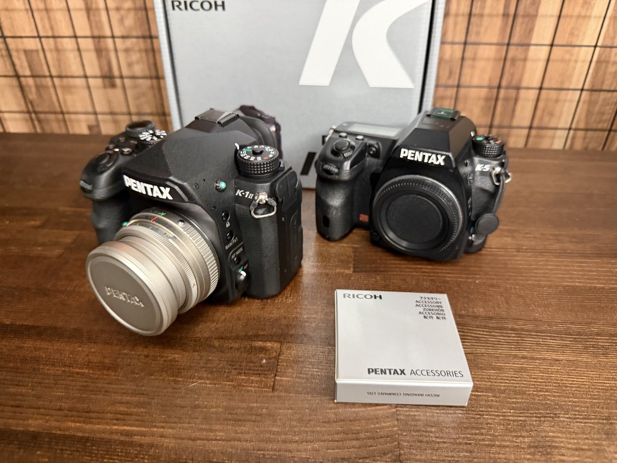 SnowRex95's tweet photo. K-1mkⅡに七宝焼接点キャップとシューカバー装着。元々七宝焼はK-5につけてたけど、最近K-5使わないからK-1mkⅡに移植。 https://t.co/eRnXDxLBOW