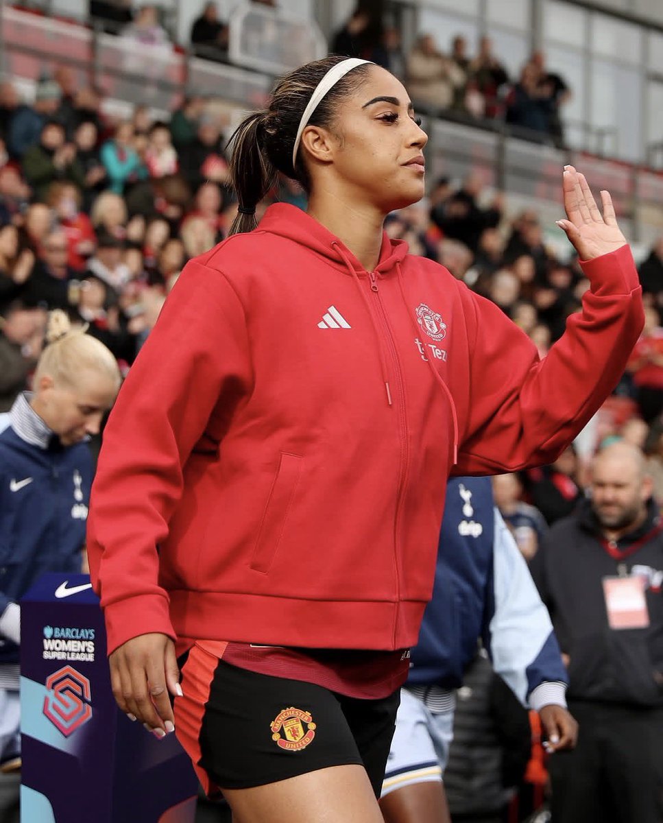 StatsMUW2018's tweet photo. Thank you Gabby George.
One of our own. 

George left United with these numbers:
-54 apps. (34 XI / 20 subs.)
-1 goal / 3 assists.

Debut vs. Villa 1/10/2023
Final game vs. Chelsea 16/05/2026.

#mufc #muwomen #stats https://t.co/WELrOMfgvR