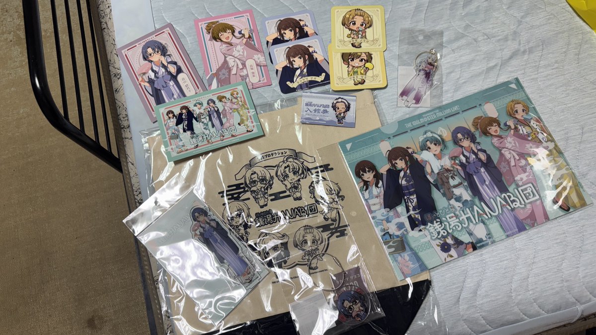 nakhid06's tweet photo. 今日買ったグッズなどなど。紗代子のミニのぼりチュパのポーチ売り切れてたし、うちわも追加されるのでまた行きたい。 #まつり湯 https://t.co/zQ3CDSWY4q