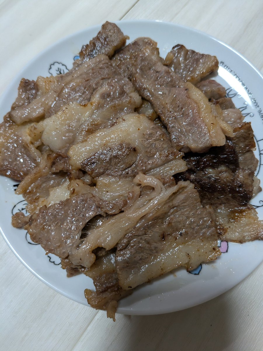 Binx00Binx's tweet photo. 山下さんから頂いた、神戸牛カルビを焼いて食べて美味かった！ありがとう山下さん！@coco1_fx https://t.co/7hppthFgCv