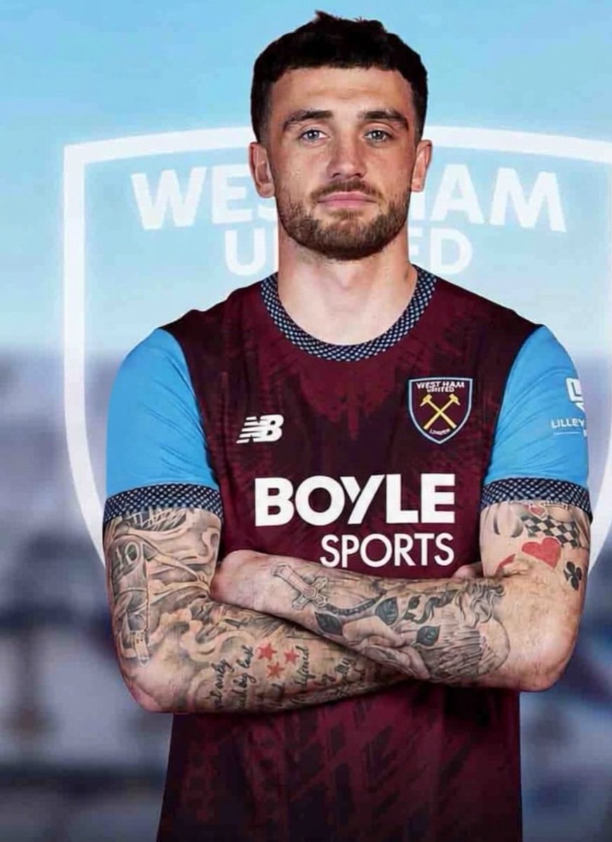 WHUFCNews96's tweet photo. ⚠️ BREAKING: Troy Parrot has now agreed personal terms with #WestHam  player understood to be very keen on a move to East london. Understand Parrots good friend Kyle Walker Peters held a lot of conversations with Parrot in recent days about #WestHam 

Talks advancing. #WestHam⚒ https://t.co/F29a5E1Scu