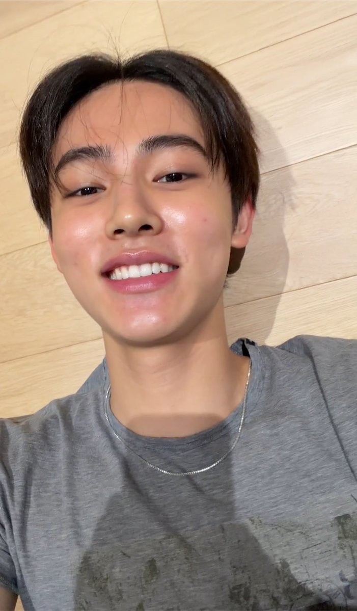neneneom's tweet photo. รักหน้าสดน้องออม😭😭😭😭😭😭😭😭 คิ้วคาจมูกปากฟันสวยไปหมดเครื่องหน้าดีมากกกกก มีความหนวดเขียวเล็กน้อยโถพ่อหนุ่ม https://t.co/3sG8i5eqwF