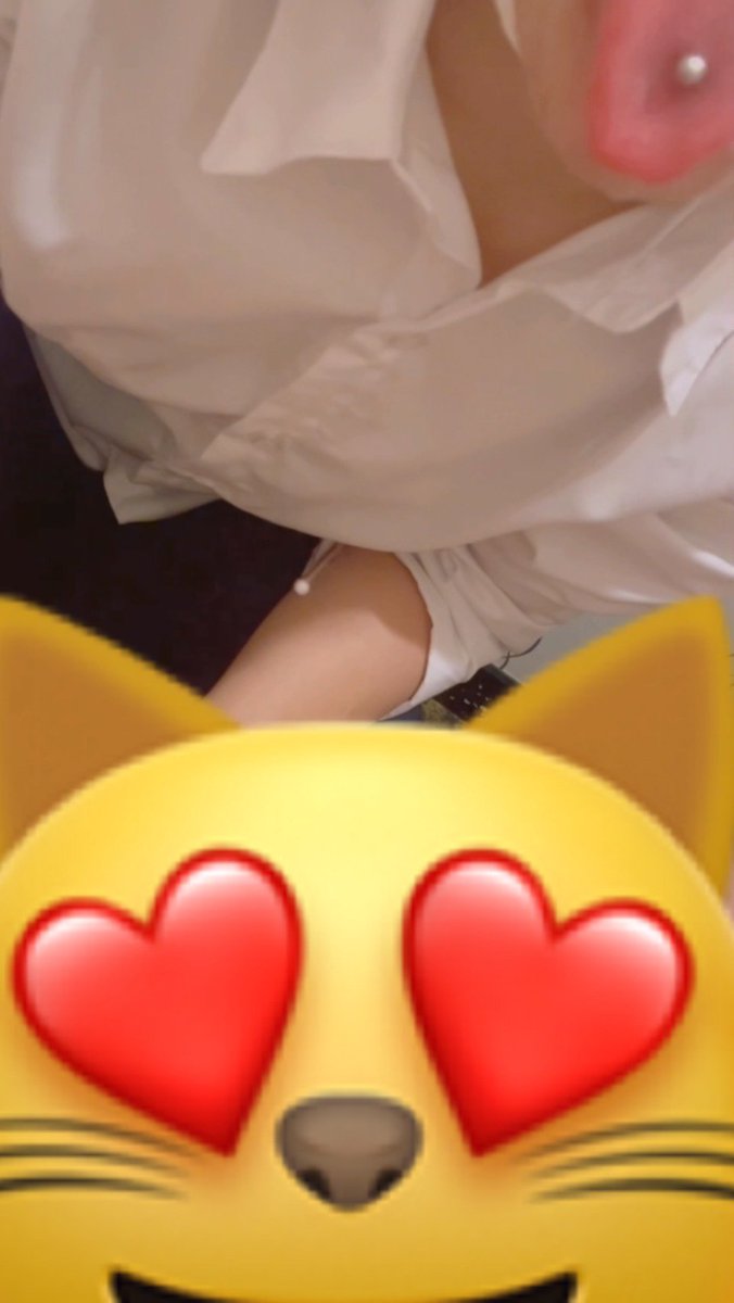 rial_nomul's tweet photo. 制服×舌ピ https://t.co/h4ekb8cc30