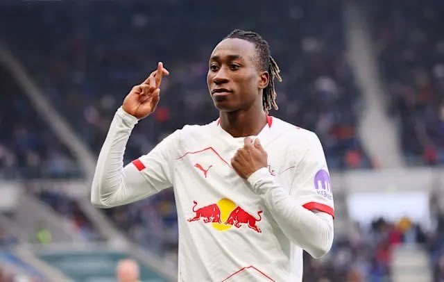 Elh_Mrr's tweet photo. Le Real Madrid a recruté pour 140 MILLIONS D’EUROS un joueur moins fort que Ismaïla Sarr 🤣 https://t.co/my3UjqCkec
