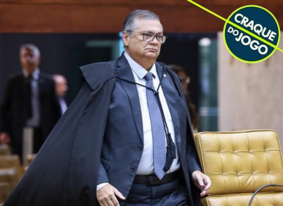 g_vgouvea's tweet photo. ⚖️ Passo importante! 

O Conselho Nacional de Justiça (CNJ) aprovou, por unanimidade a proposta de resolução que acaba com a aposentadoria compulsória como a sanção disciplinar mais grave a juízes.

Durante décadas, juízes que cometiam infrações graves eram penalizados com o afastamento, mas continuavam recebendo salários proporcionais pelo resto da vida. Com a nova regra, que adequa o regimento ao entendimento do Supremo Tribunal Federal, abre-se o caminho para a demissão definitiva e o corte total de vencimentos.

A partir de agora, o magistrado condenado à pena máxima será afastado imediatamente, cabendo à Advocacia-Geral da União (AGU) ingressar com ação no STF para ratificar a perda do cargo. A medida corrige uma grave distorção no sistema e põe fim a um privilégio injustificável. É um avanço essencial para garantir que o dinheiro do cidadão deixe de financiar uma impunidade disfarçada, assegurando que a lei seja aplicada com rigor e igualdade para todos os agentes públicos.

Obrigado, ministro Flávio Dino!