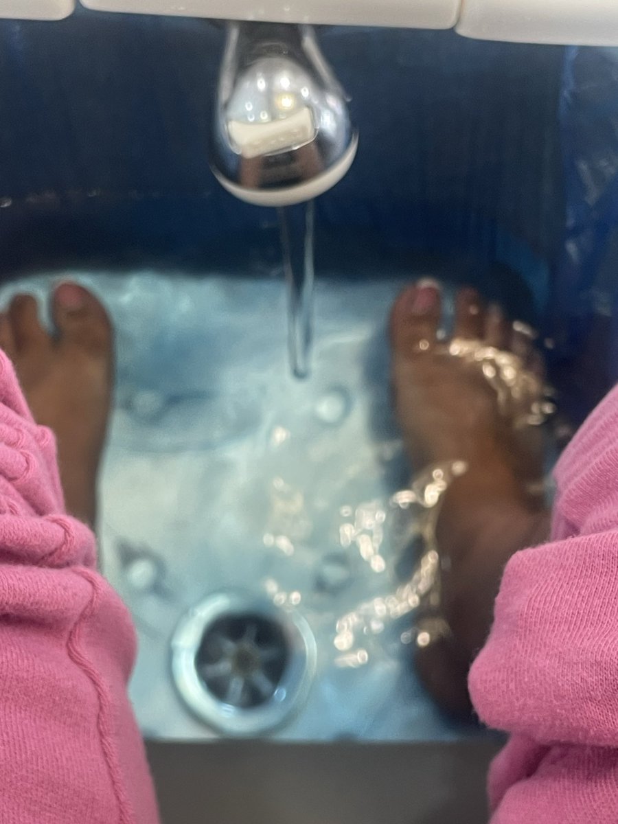 JourneeA20's tweet photo. Who wanna pay for my toes? It’s 50 even tho ima pay them myself.. just checking https://t.co/X20hugDaTF