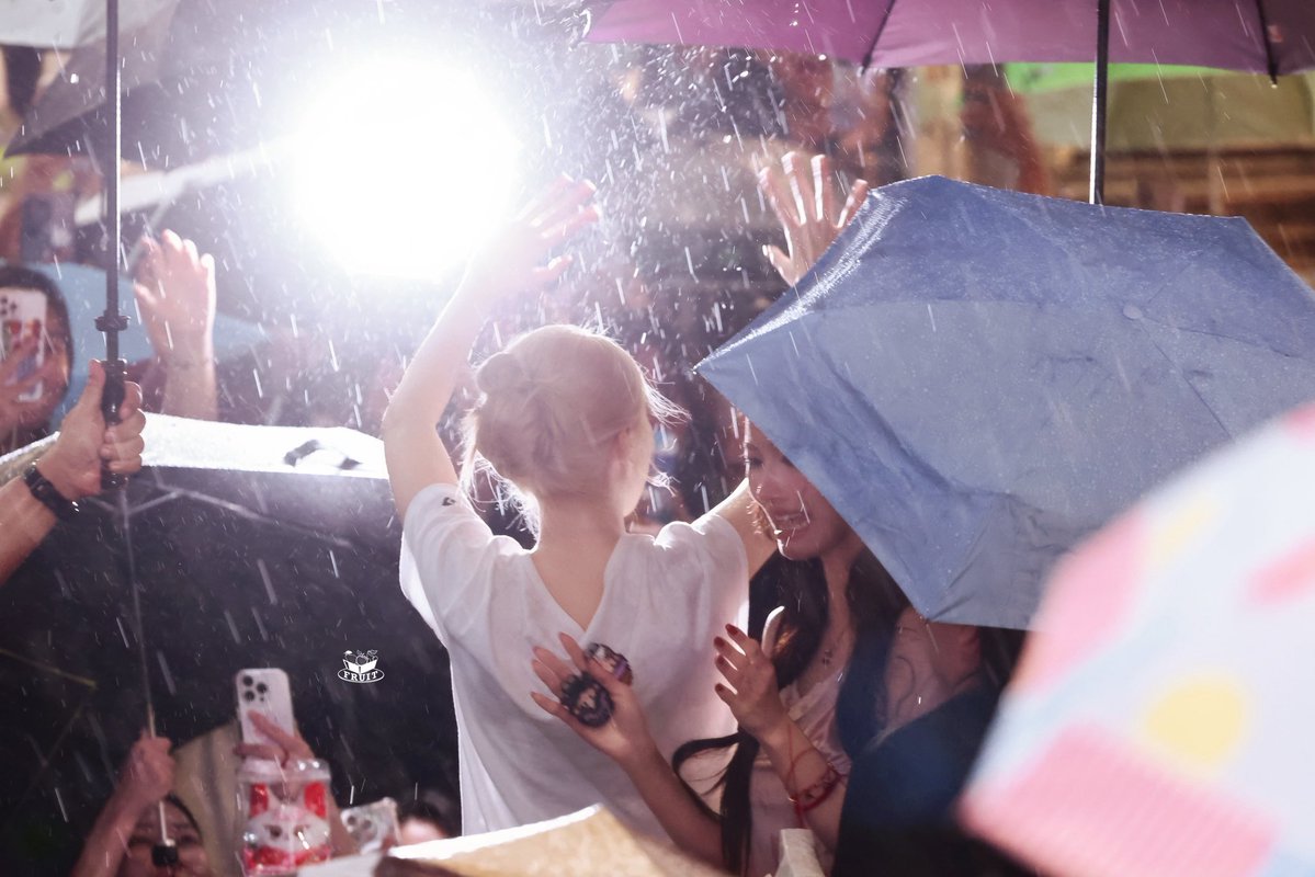 fruitday1128's tweet photo. ☔️☔️

JANJINGJING RUN STAR CRUSH
#ConversexJanJingJing https://t.co/6XyvsVWovl