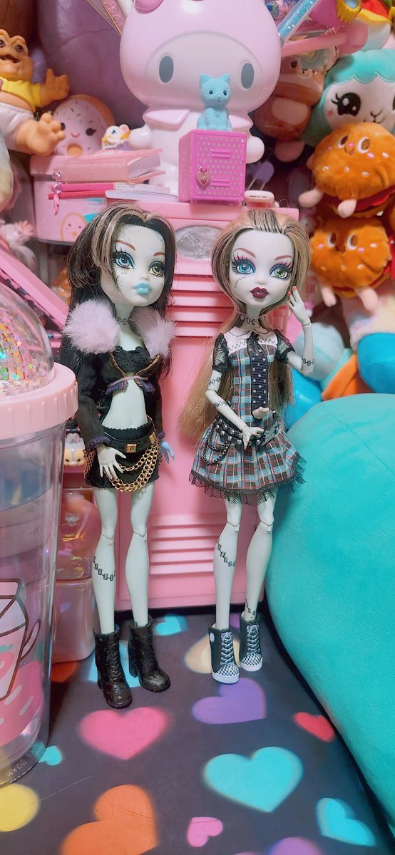 Miichel701's tweet photo. #frankiestein #frankie #MonsterHigh #doll #toys #toy #collectibles #collector #dolldress #redress #dolls #Customising #MonsterHighdolls #dollcollector #toycollector #restyle #pink #monsterhighs #dollredressing #redressing #making https://t.co/OETJ6oKFdg