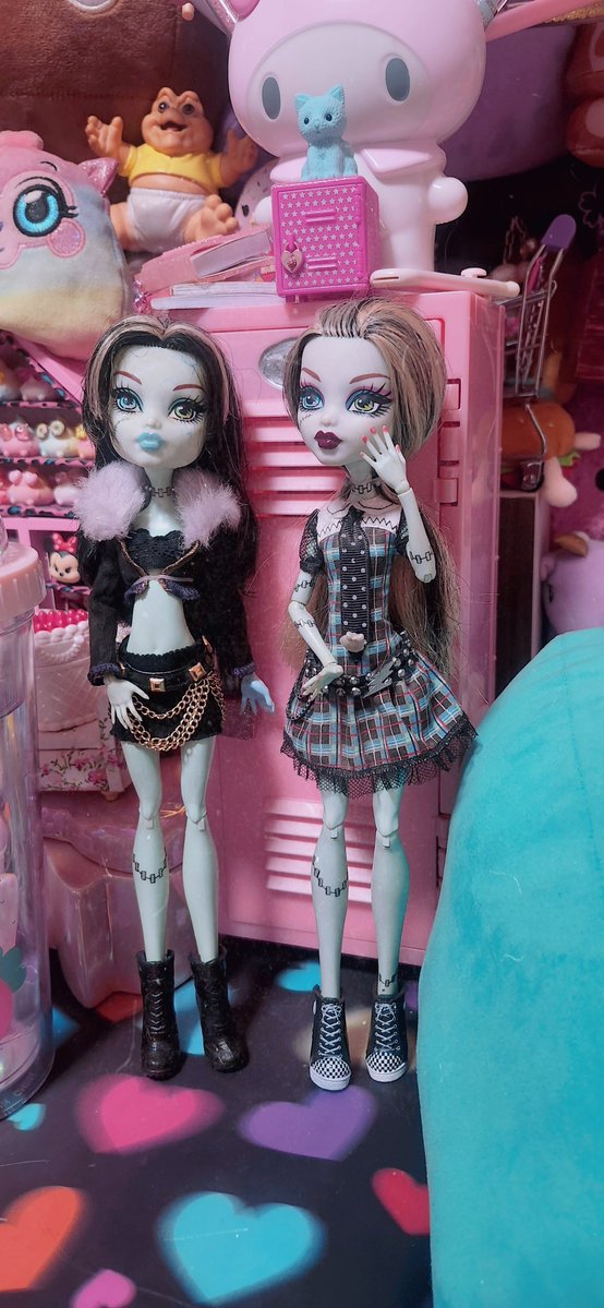 Miichel701's tweet photo. #frankiestein #frankie #MonsterHigh #doll #toys #toy #collectibles #collector #dolldress #redress #dolls #Customising #MonsterHighdolls #dollcollector #toycollector #restyle #pink #monsterhighs #dollredressing #redressing #making https://t.co/OETJ6oKFdg