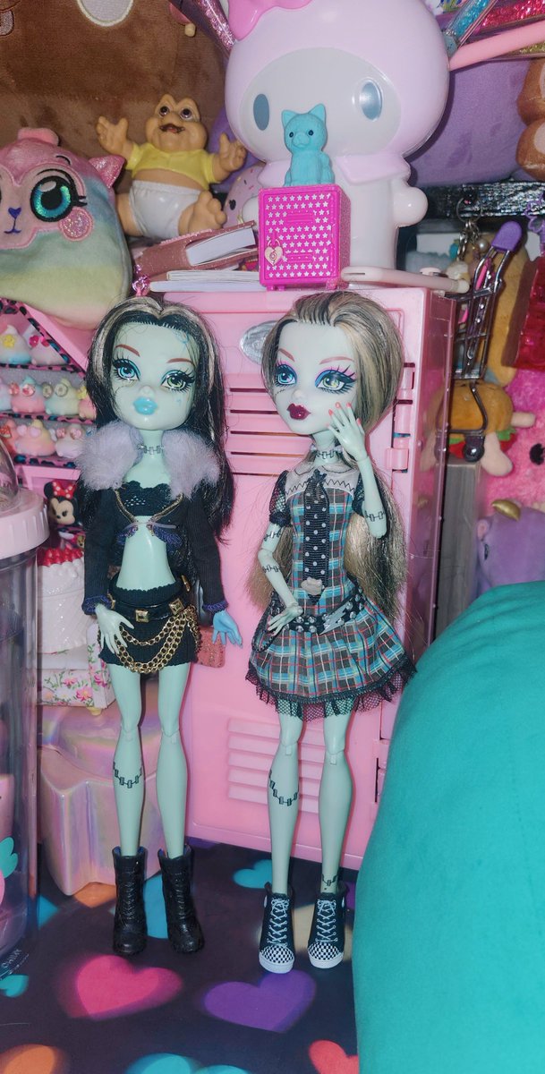 Miichel701's tweet photo. #frankiestein #frankie #MonsterHigh #doll #toys #toy #collectibles #collector #dolldress #redress #dolls #Customising #MonsterHighdolls #dollcollector #toycollector #restyle #pink #monsterhighs #dollredressing #redressing #making https://t.co/OETJ6oKFdg