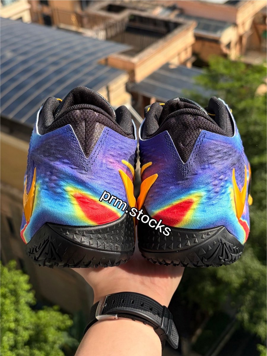 SoleRetriever's tweet photo. FIRST LOOK: Nike Ja 4 “Radar” 📡 @JaMorant 

🗓️ Holiday 2026
📝 JA9745-400
💵 $145
📷 prm.stocks.01 (IG) https://t.co/sm7QJbTuag
