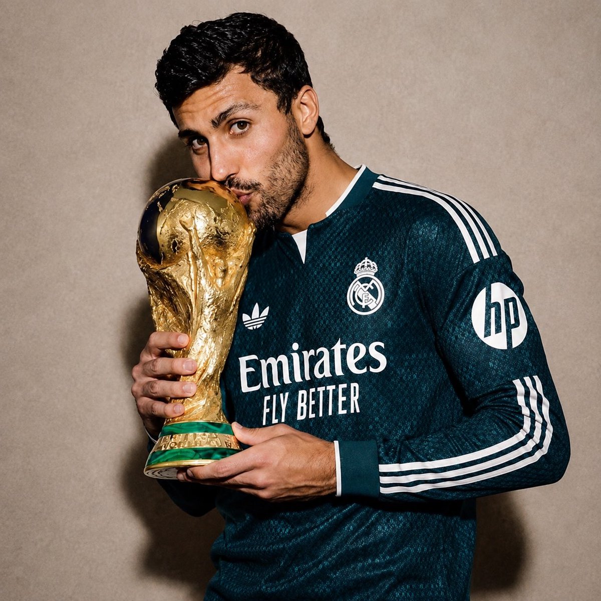 RKA003's tweet photo. @realmadrid Todo lo que hicieron se perderá si no firman con él … https://t.co/F6imXMv6qo