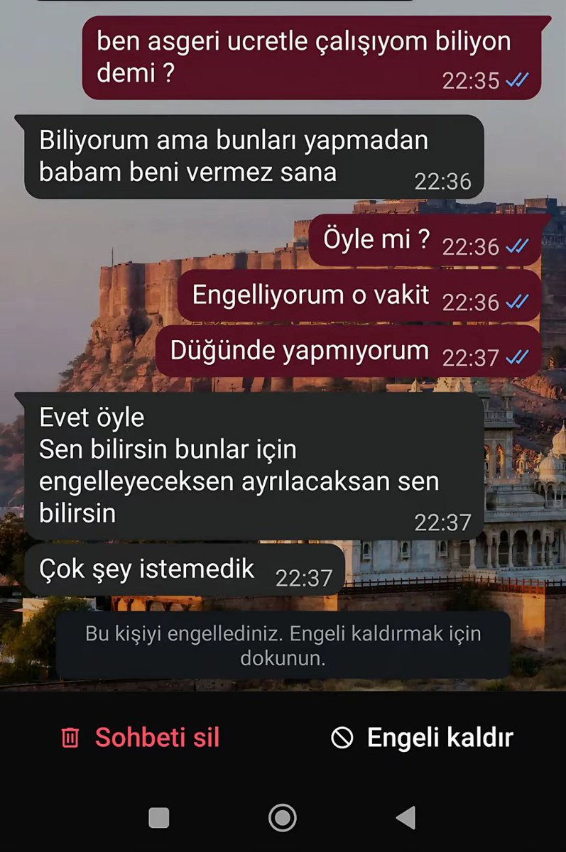 bayrakmedya's tweet photo. Dini nikah öncesi asgari ücretli nişanlısından ağır şartlarda mehir talep eden kadın, mesaj sonrasında engellenince hakkı olan mehri ömür boyu anne ve babasıyla yaşamak şartıyla engellenerek almış oldu. https://t.co/CFQEaYgXAJ