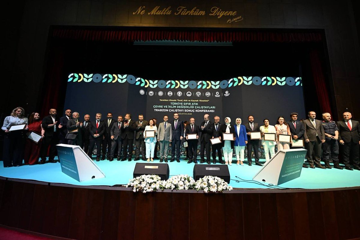 TCSanayi's tweet photo. Bakanımız Sayın @mfatihkacir, Yerelden Ulusala “İsraf, Atık ve Kaynak Yönetimi” temasıyla düzenlenen Türkiye Sıfır Atık, Çevre ve İklim Değişikliği Trabzon Çalıştayı Sonuç Konferansı'na katıldı. 

📍Karadeniz Teknik Üniversitesi, Trabzon https://t.co/qT2MjuKMb3