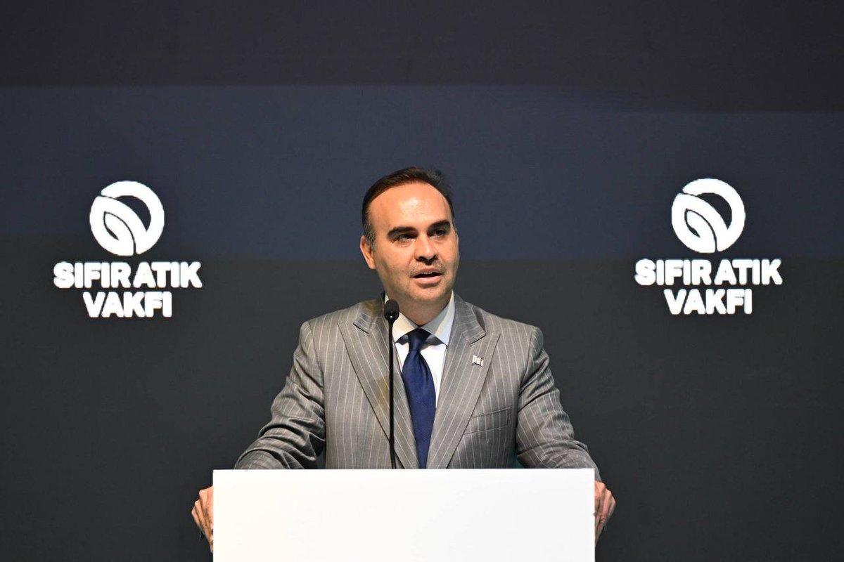 TCSanayi's tweet photo. Bakanımız Sayın @mfatihkacir, Yerelden Ulusala “İsraf, Atık ve Kaynak Yönetimi” temasıyla düzenlenen Türkiye Sıfır Atık, Çevre ve İklim Değişikliği Trabzon Çalıştayı Sonuç Konferansı'na katıldı. 

📍Karadeniz Teknik Üniversitesi, Trabzon https://t.co/qT2MjuKMb3