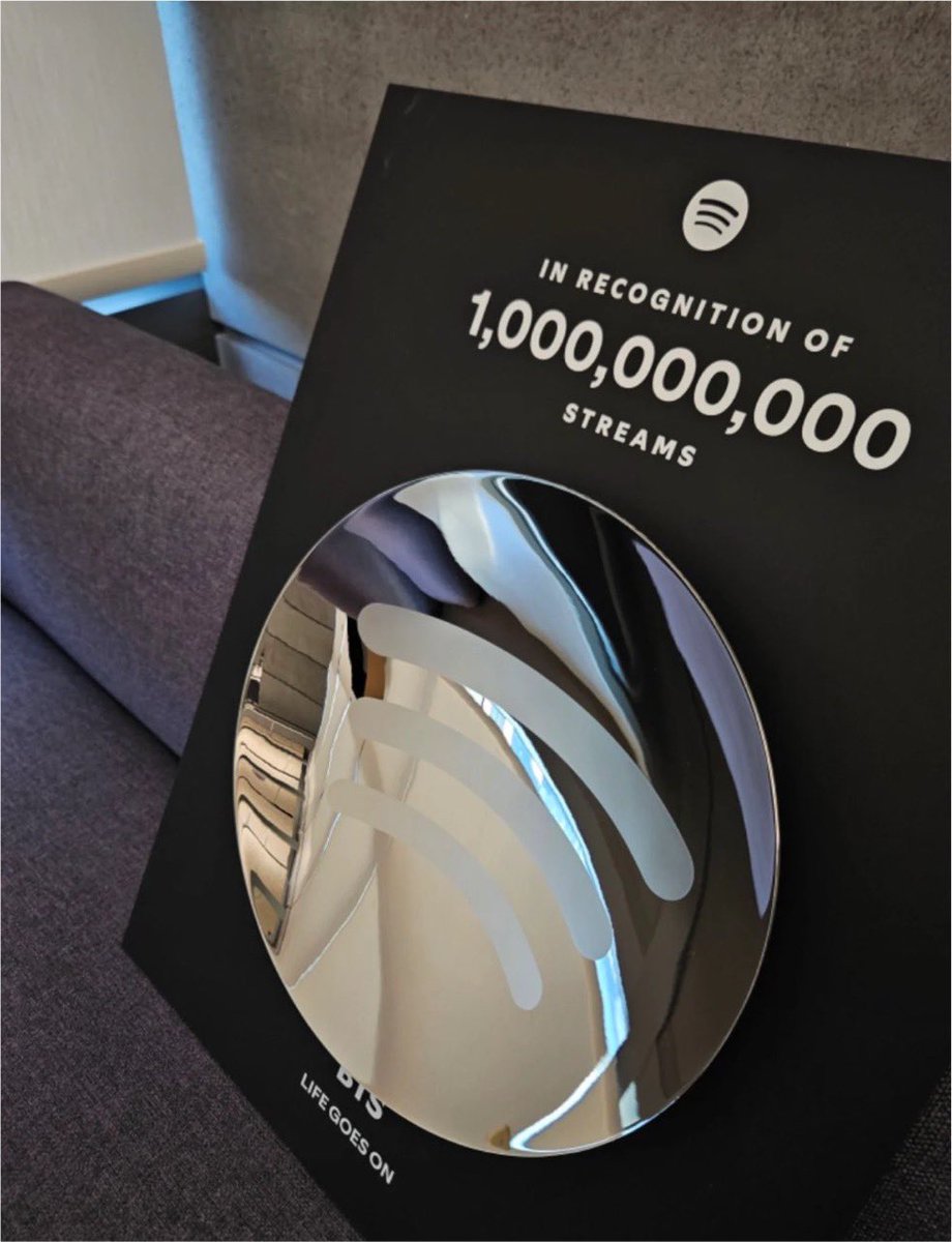 chartradar_'s tweet photo. BTS receives another Spotify Billions Club plaque, this time for “Life Goes On.” https://t.co/rcVUE2nq9u