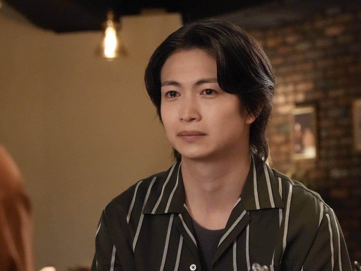 TVGweb's tweet photo. 吉川愛主演「名探偵のままでいて」
第4話が今夜放送📺

楓（吉川）を襲う
ストーカーの正体が判明⁉️

絶体絶命の中、祖父（奥田瑛二）の
推理が冴えわたる🔍

楓の悲しい過去を知った
四季（綱啓永）がまさかの行動に…
恋の三角関係にも急展開が💭

https://t.co/acHqg8P1RH

#名探偵のままでいて https://t.co/fdnrlwN4xs