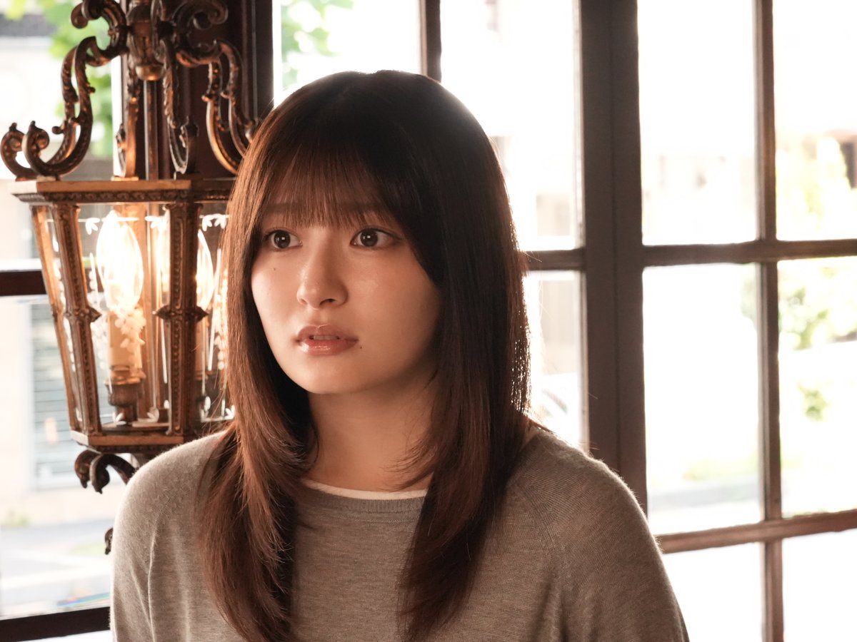 TVGweb's tweet photo. 吉川愛主演「名探偵のままでいて」
第4話が今夜放送📺

楓（吉川）を襲う
ストーカーの正体が判明⁉️

絶体絶命の中、祖父（奥田瑛二）の
推理が冴えわたる🔍

楓の悲しい過去を知った
四季（綱啓永）がまさかの行動に…
恋の三角関係にも急展開が💭

https://t.co/acHqg8P1RH

#名探偵のままでいて https://t.co/fdnrlwN4xs