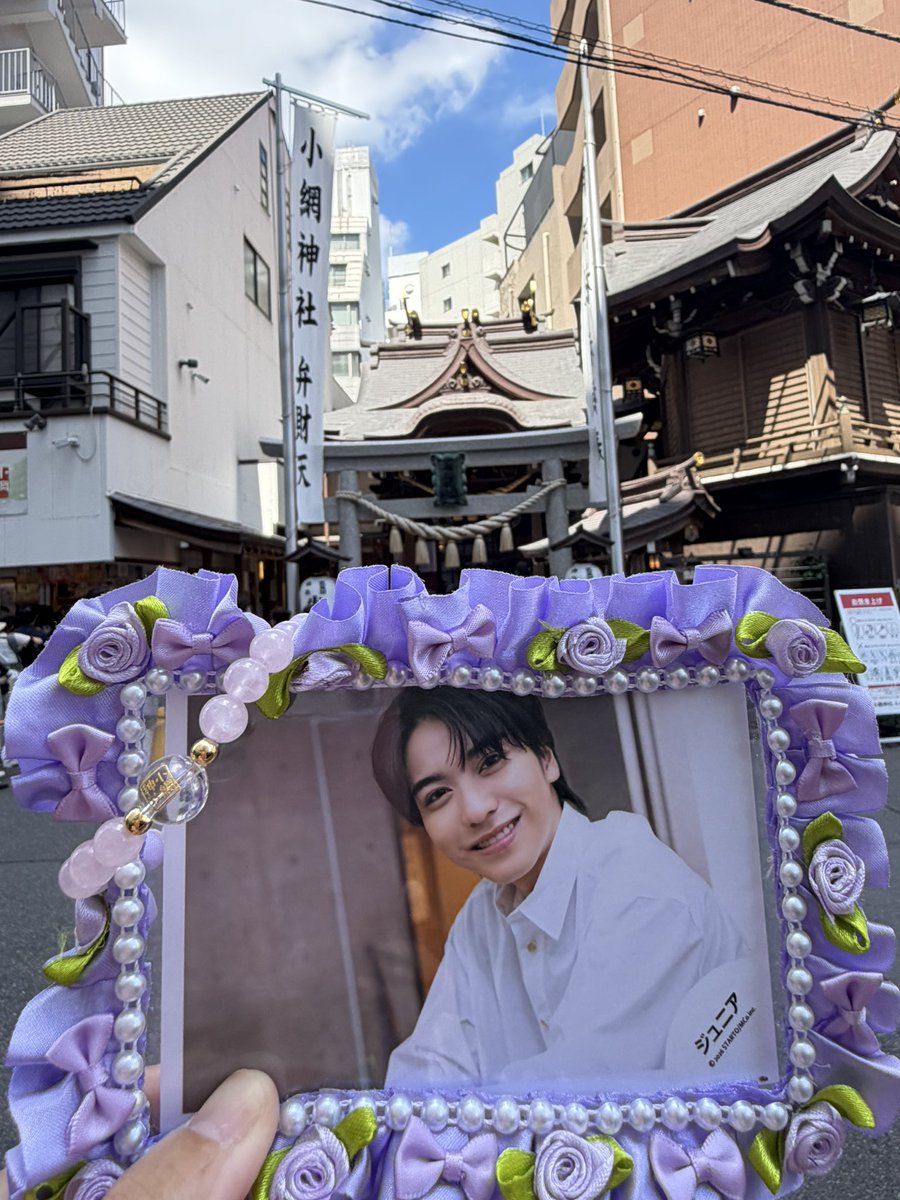 icche_star's tweet photo. 今日誕生日やから、コンサートで最前引けますように🙏と祈願したらほんまに最前列でびっくり最高の誕生日に🤣🎂
CANDYの曲中謎に見つめあったりガンガンファンサもらえました💜
小網神社すごい…！⛩️✨ https://t.co/8Yc6FRnE7S