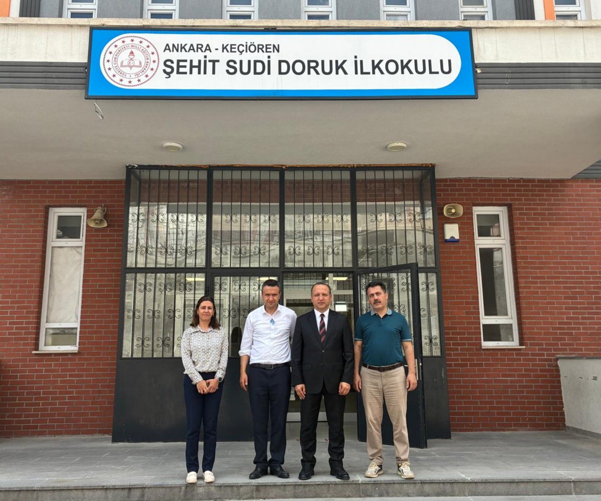 KeciorenMEM's tweet photo. İlçe Millî Eğitim Müdürümüz Sayın İbrahim Şahin, şube müdürlerimizle birlikte 2026-2027 eğitim öğretim yılı hazırlıkları kapsamında okullarımızı ziyaret etti.

Gerçekleştirilen saha ziyaretlerinde okullarımızın fiziki hazırlıkları, eğitim ortamlarının yeni eğitim öğretim yılına hazır hâle getirilmesine yönelik yürütülen çalışmalar ve ihtiyaçlar yerinde değerlendirildi. Okul yöneticileriyle istişarelerde bulunularak eğitim süreçlerine ilişkin planlamalar ele alındı.
 @ibrahimsah61 @Murat4Kucukali @MemAnkara @tcmeb