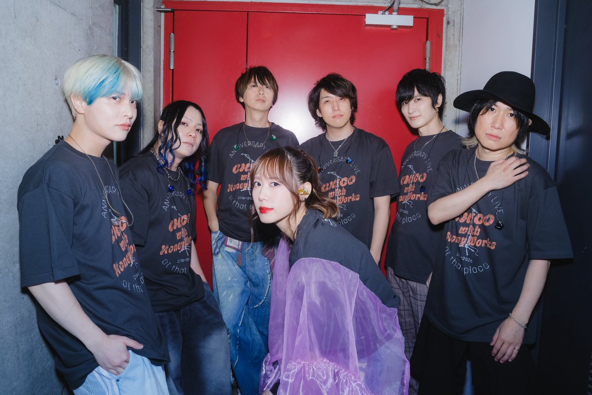 DrummerAtsuYuKi's tweet photo. CHiCO with HoneyWorks
『ANNiVERSARY LiVE 2026 -はじまりの場所で-』
@渋谷WWW

大好きなだぶだぶに帰ってこれた！
みんなの顔も声も、よく見えて聞こえて感極まってしまった…

この日のためのセトリをチコハニメンバーと心を込めて考えました。
ねえねえ、やばかったっしょ？！？！

そしてあつゆきがあつゆきに…
髪色が金青になったよ🍧

Photo by @hannah18oct