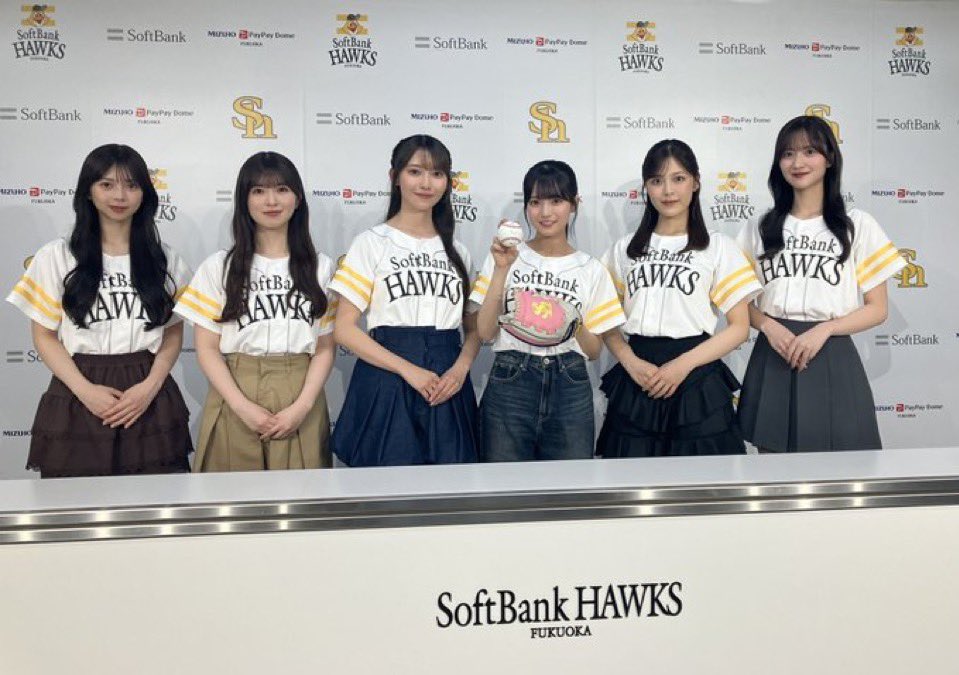 Fighters8love's tweet photo. やんちゃん勝利の女神だね！
#金川紗耶 https://t.co/jJaJz20Xrf