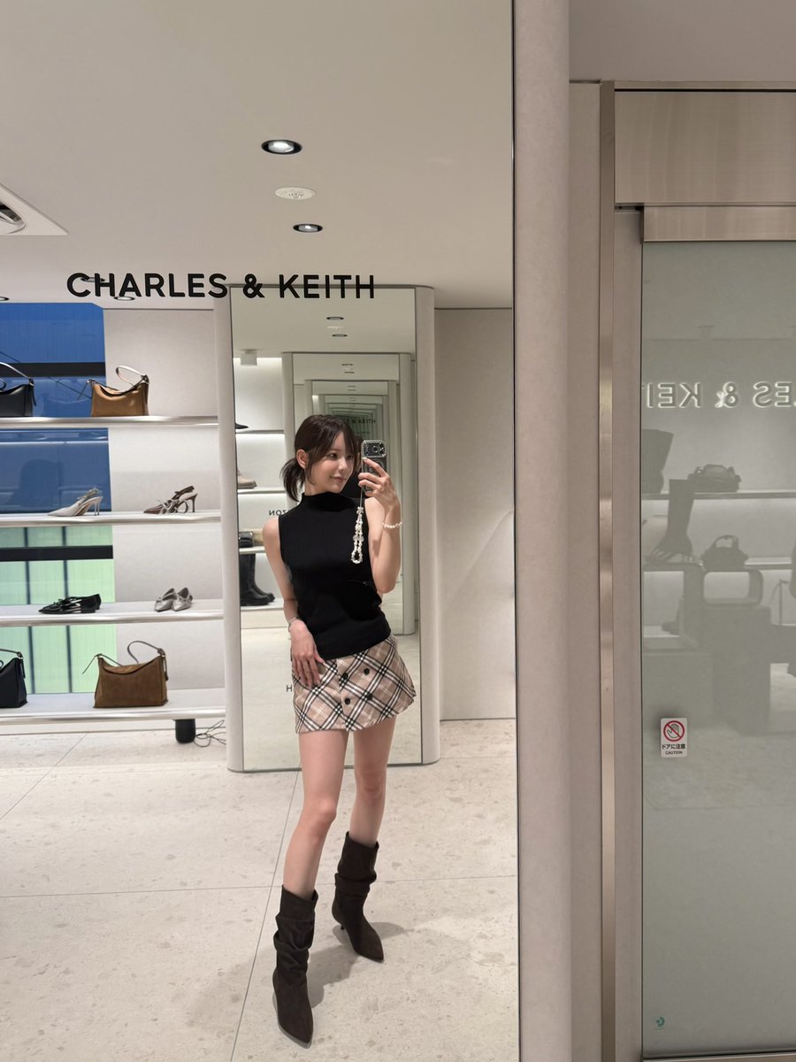 __o018hn_'s tweet photo. Charles＆Keithのこの秋の新作ブーツめちゃかわいい😭👢

膝下細長く見えて、ヒール高くないのにスタイル盛れて神🤩🙏🏻 https://t.co/uYlWHIqg1m