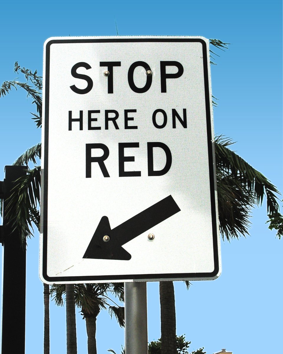 ccfdot's tweet photo. Slowing down, staying alert and coming to a complete stop at every red light prevents crashes and protects everyone on the road.🚦ALWAYS stop on red❗Join us in recognizing #StopOnRed Week, Aug. 2–8, &amp; help raise awareness about the dangers of red-light running. https://t.co/qf78OfIAiM