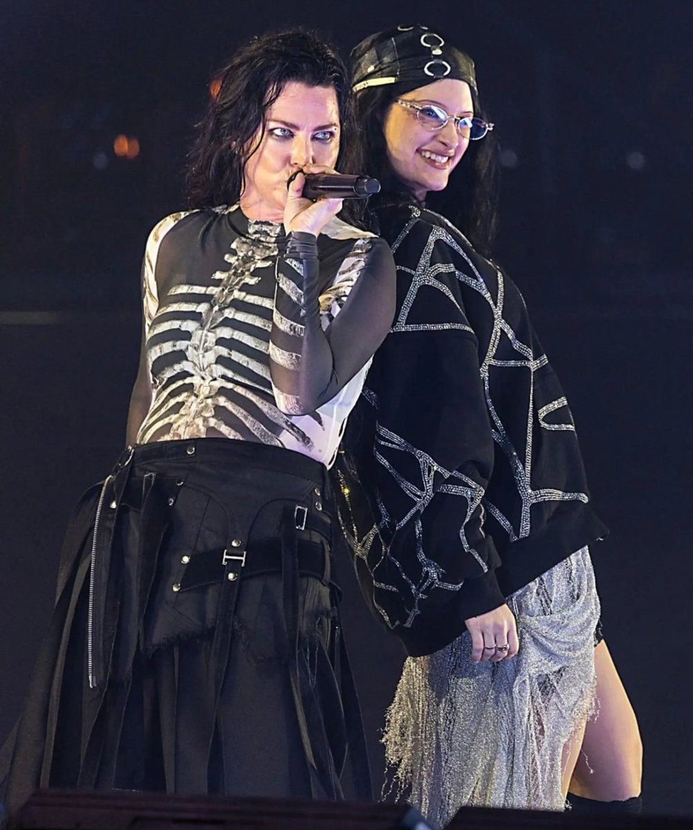 SOTSPodcast's tweet photo. Amy Lee (Evanescence) and Courtney LaPlante (Spiritbox) COMMAND the stage together.

📷 Jeff Hahne https://t.co/HXkhqCaImL