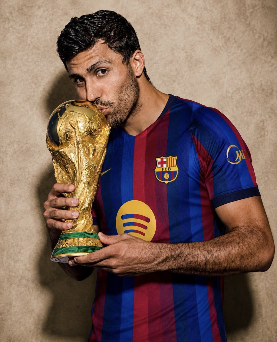 AtaqueFutbolero's tweet photo. 🤯🇪🇸 RODRI RECHAZÓ LA PROPUESTA DEL REAL MADRID Y SERÁ REFUERZO DEL BARCELONA EN CASI €70M.

Vía @FabriceHawkins. https://t.co/fxOnain4S7