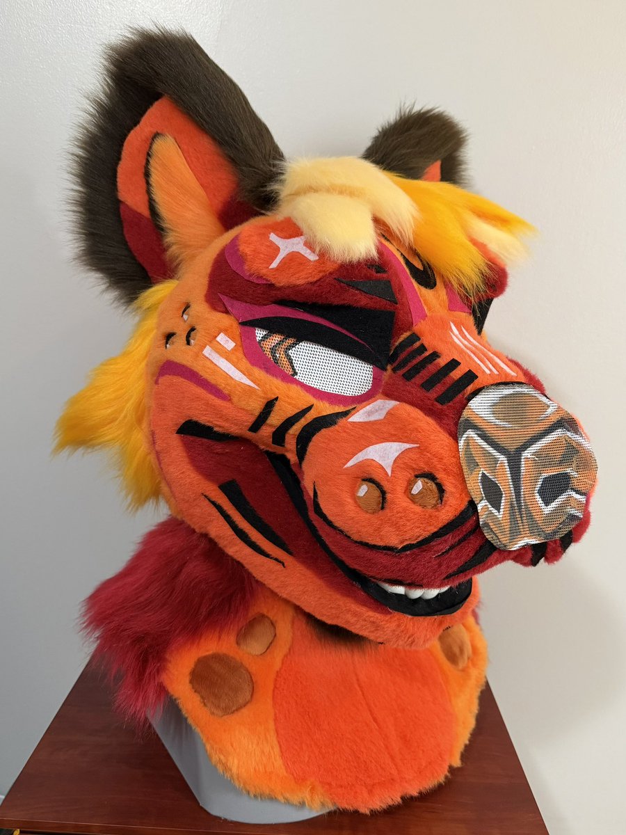 SkinnsH's tweet photo. New personal suit reveal! Skinns the hyena returns after 6 years in this glorious stylized 3.0! I’m so proud of how this turned out, I think I can start making more suits like this! https://t.co/bhgUcJqHyY