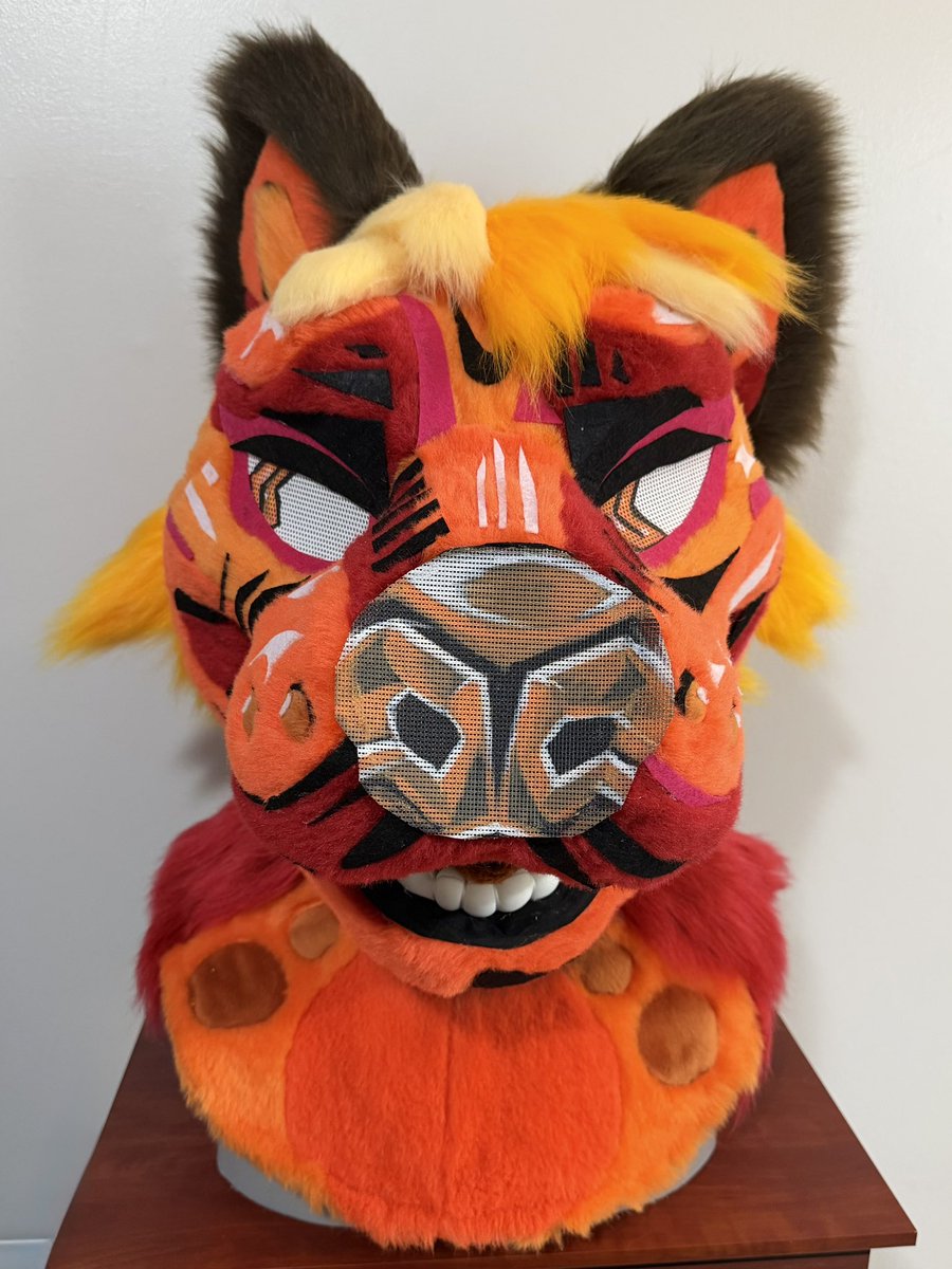 SkinnsH's tweet photo. New personal suit reveal! Skinns the hyena returns after 6 years in this glorious stylized 3.0! I’m so proud of how this turned out, I think I can start making more suits like this! https://t.co/bhgUcJqHyY