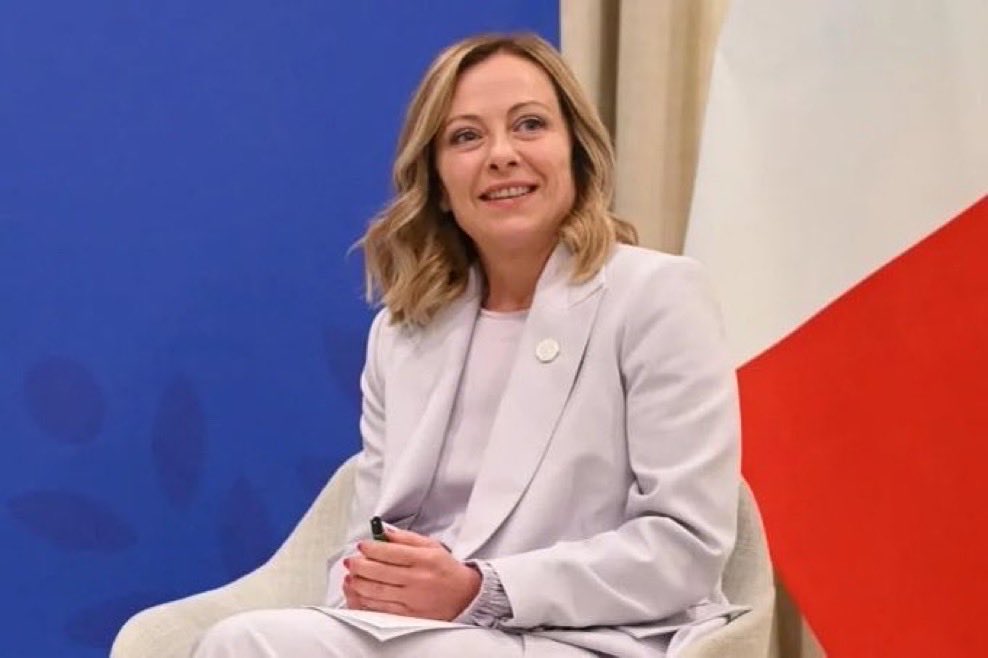 PsyGuy007's tweet photo. 🇮🇹 Fin du squat en Italie, Giorgia Meloni fait passer une loi : EXPULSION IMMÉDIATE et PRISON FERME pour les squatteurs !

🗣️ Soutenez-vous cette décision ?

A. OUI
B. NON https://t.co/eRPmIuohrr
