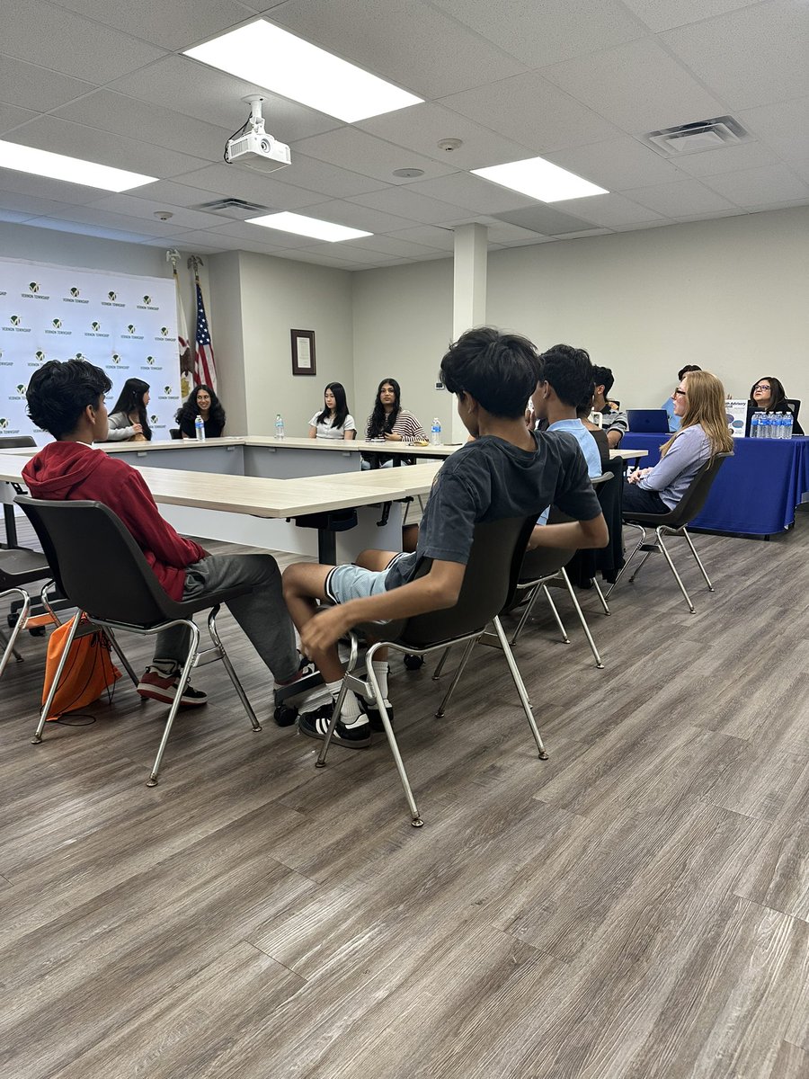 VolunteerVibe's tweet photo. July 22nd, Honored to attend the Youth Advisory Board meeting at State Representative Daniel Didech’s office, representing the Village of Buffalo Grove! Grateful for the opportunity to ask questions, share ideas and help amplify youth voices in our community. https://t.co/wvA8fGGjZ8