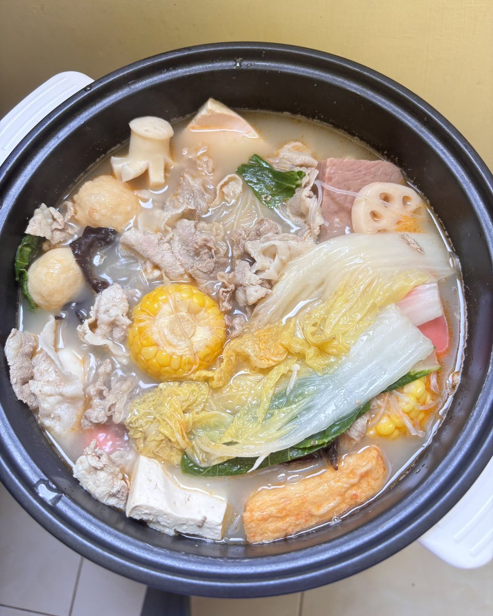 degnfae's tweet photo. jiang nian hotpot on rainy days >> #foodtwt https://t.co/rf3DxniLu5
