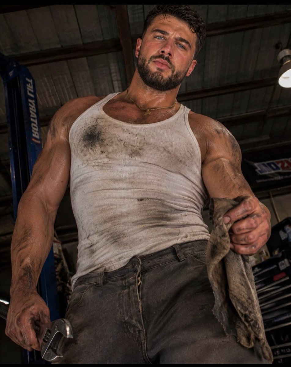 lynns_xx's tweet photo. Would you trust him with your car? https://t.co/ylkLyfjdFo