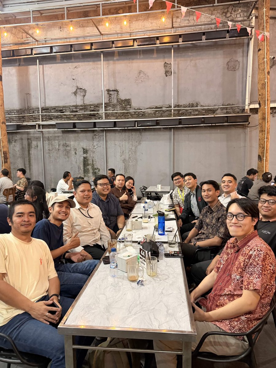 FMFL_ID's tweet photo. We Are Family. We Are FMFL. 💙 https://t.co/3zTMUvddws