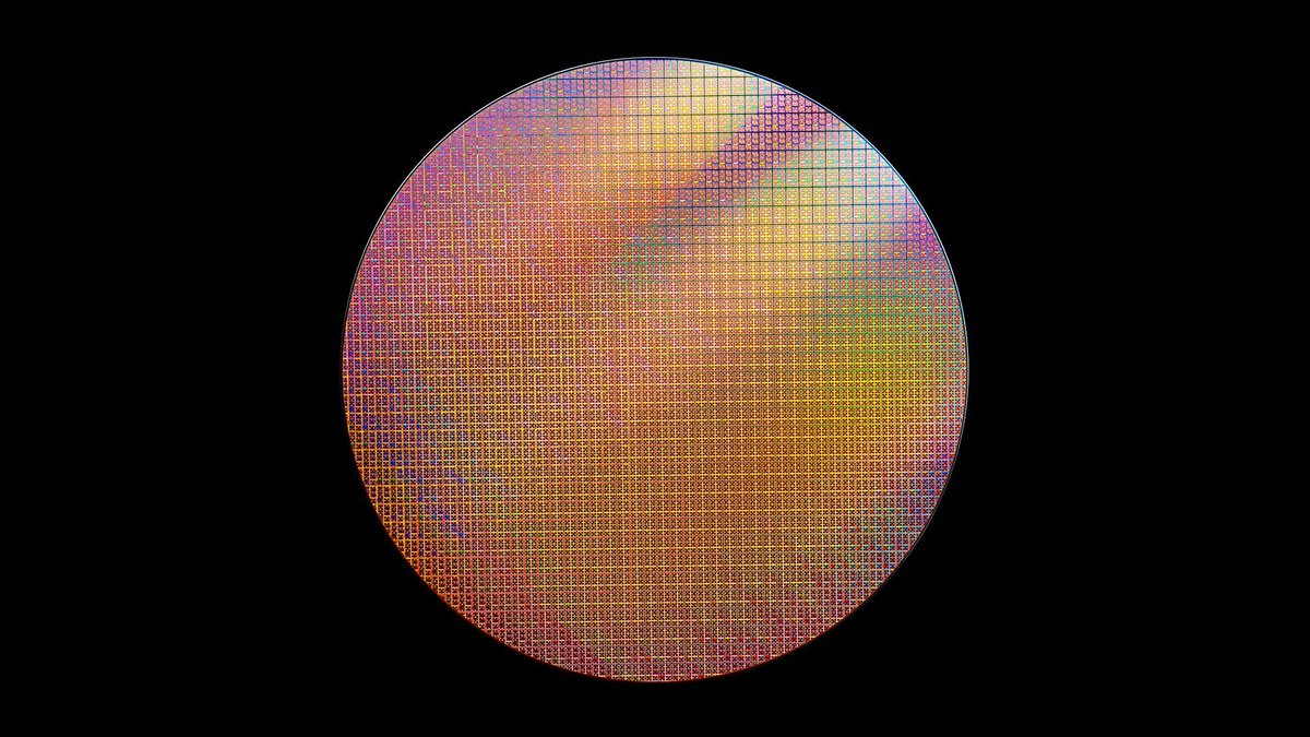 juzzzzzzzzzzy's tweet photo. Unconfirmed rumor — Apple reportedly closing in on a deal to manufacture M-series chips on Intel's 18A-P node 👀 Could be worth ~$1B/year for Intel. Tim Cook + US fabs = interesting math. #Intel #IntelFoundry #Semiconductors https://t.co/CNH3srLtrU