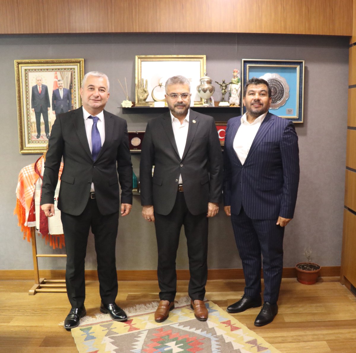 avomerozmen's tweet photo. 📍TBMM 

AK Parti Koçarlı İlçe Başkanımız Sn. Fatih Demir ile İş İnsanı Sn. Serkan Karatosun’u; 

Büro Memur-Sen Genel Başkan Vekili Sn. Kaan Çetinbaş’ı Gazi Meclisimizde misafir ettik. 

Nazik ziyaretleri için kendilerine teşekkür ediyoruz. https://t.co/6BN89p8bNU