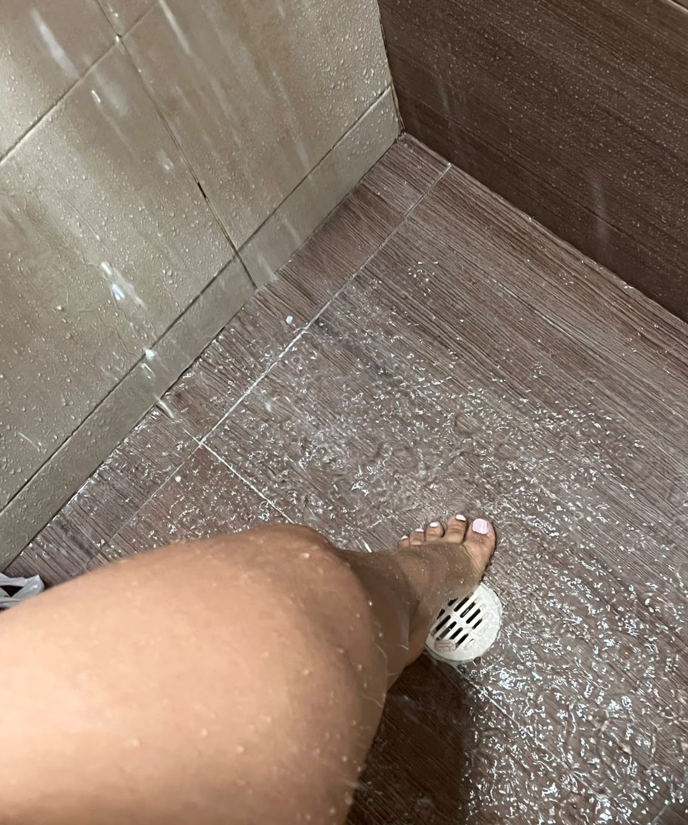 littleFeetOn's tweet photo. The best things are never on the first page😋👅
Little Doll with Small Feet🌸 https://t.co/iUA1xiwhe7